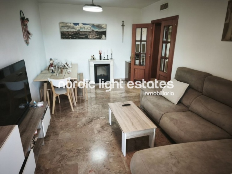 Piso con plaza de garaje, trastero, piscina y gimnasio 