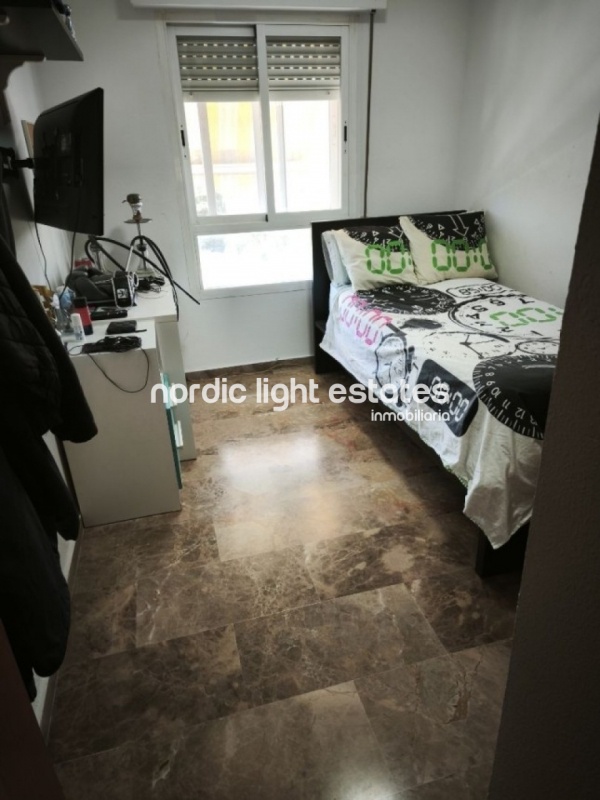 Piso con plaza de garaje, trastero, piscina y gimnasio 