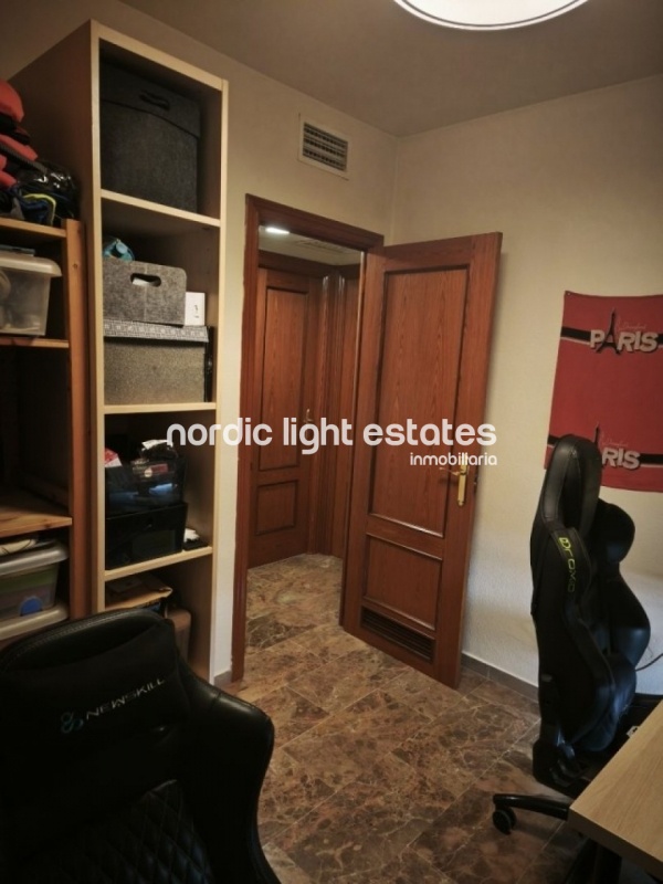 Piso con plaza de garaje, trastero, piscina y gimnasio 