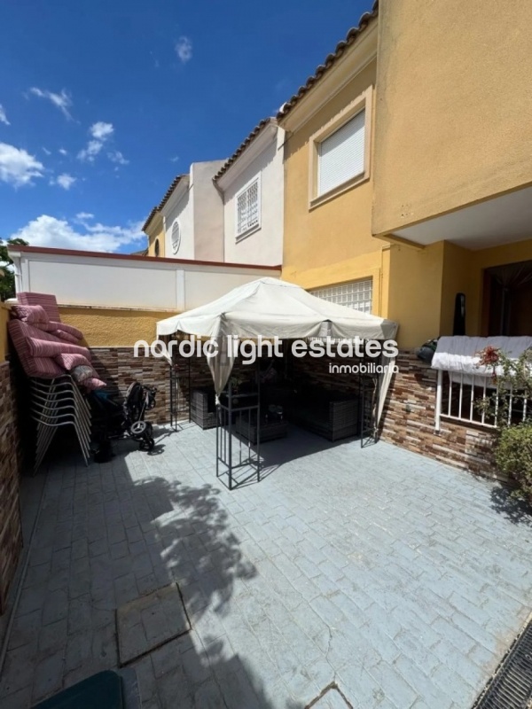 Chalet adosado con 3 terrazas grandes