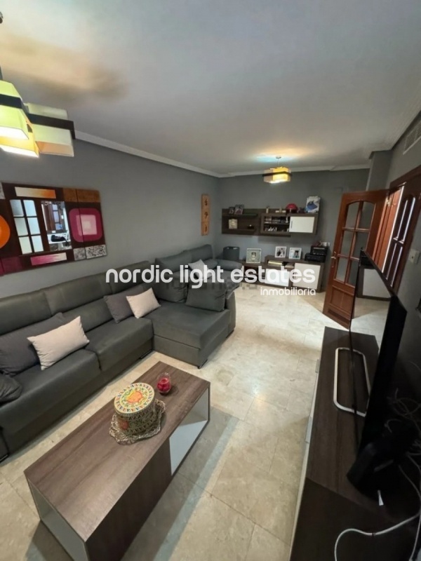Chalet adosado con 3 terrazas grandes