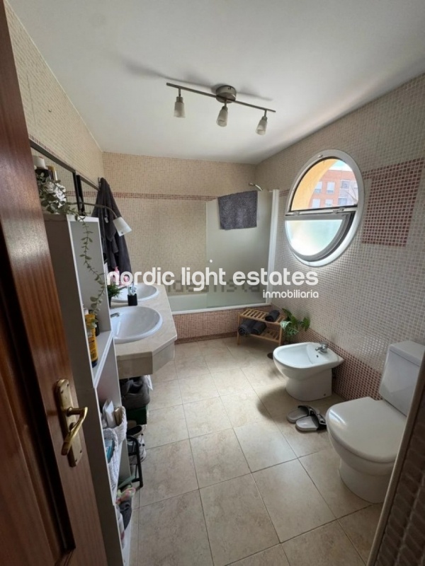 Chalet adosado con 3 terrazas grandes