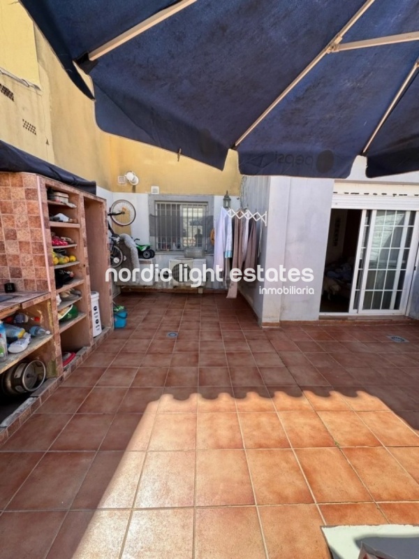 Chalet adosado con 3 terrazas grandes