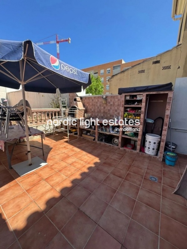 Chalet adosado con 3 terrazas grandes