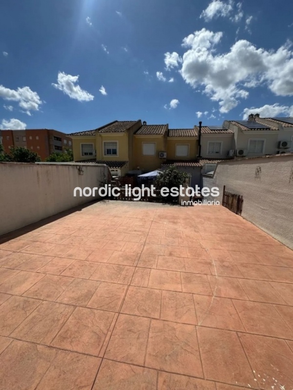 Chalet adosado con 3 terrazas grandes