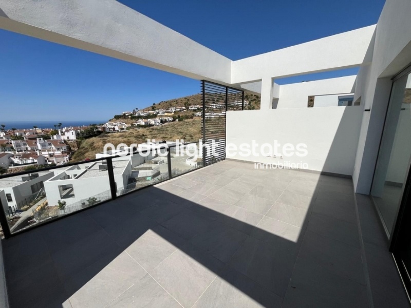 Modern and elegant newly built townhouse