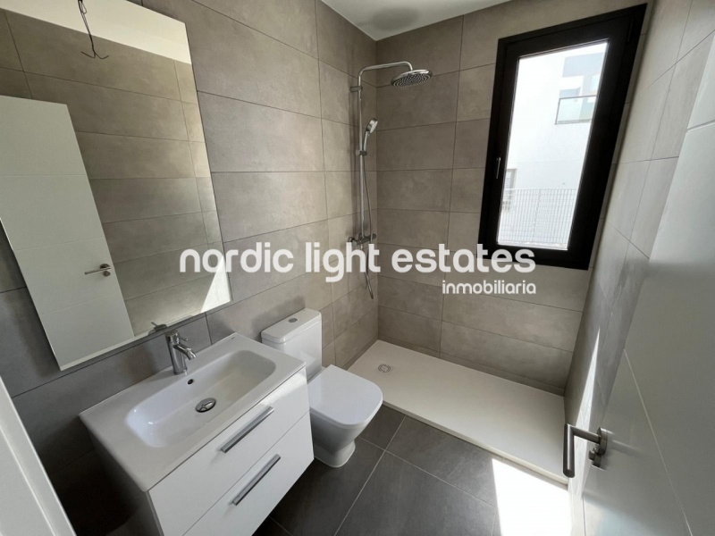 Modern and elegant newly built townhouse