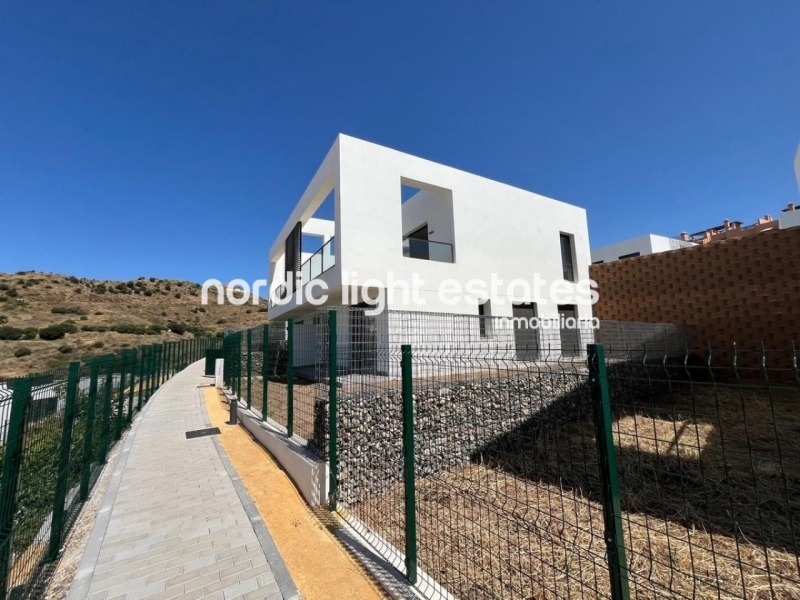 Modern and elegant newly built townhouse