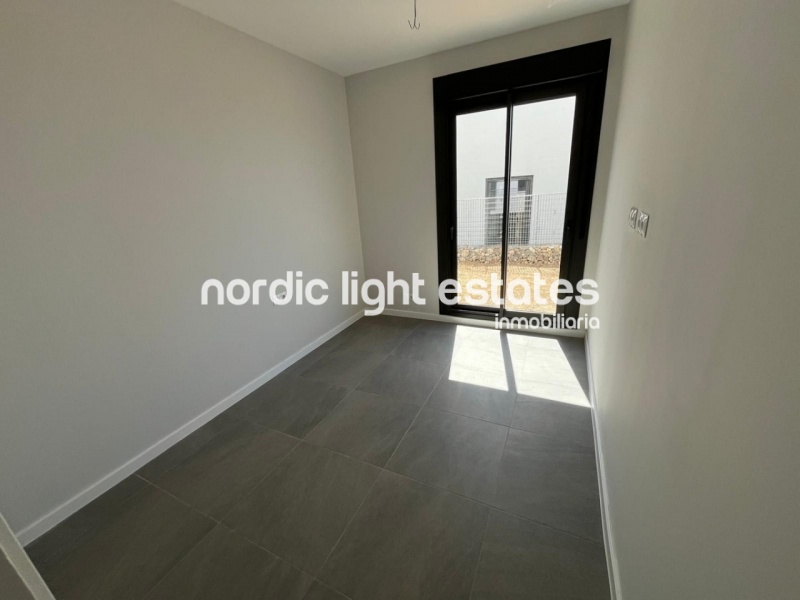 Modern and elegant newly built townhouse