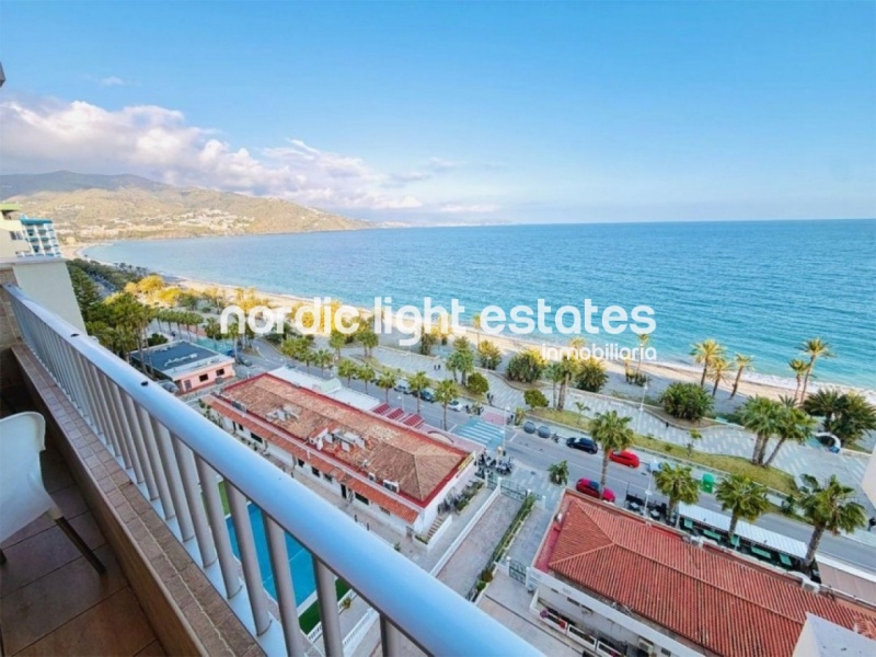 Beachfront apartment located on Paseo de Velilla