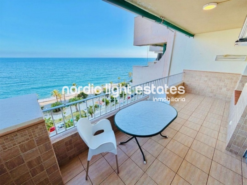 Beachfront apartment located on Paseo de Velilla
