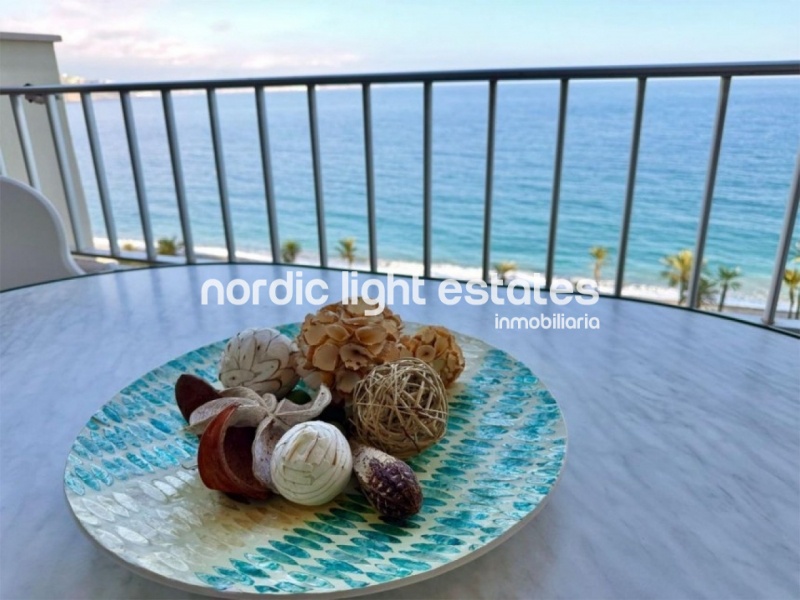 Beachfront apartment located on Paseo de Velilla