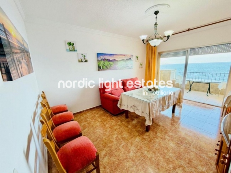 Beachfront apartment located on Paseo de Velilla