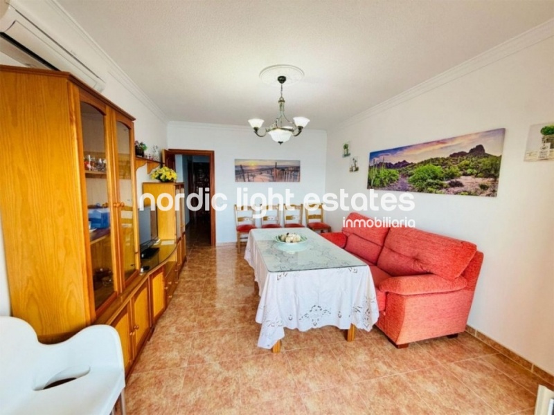 Beachfront apartment located on Paseo de Velilla