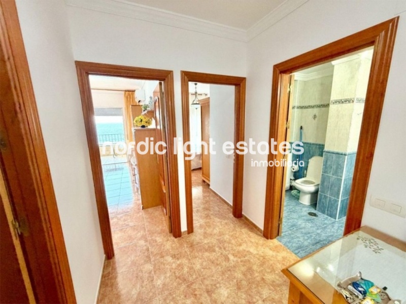 Beachfront apartment located on Paseo de Velilla