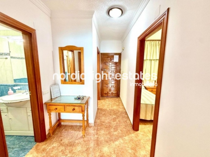 Beachfront apartment located on Paseo de Velilla