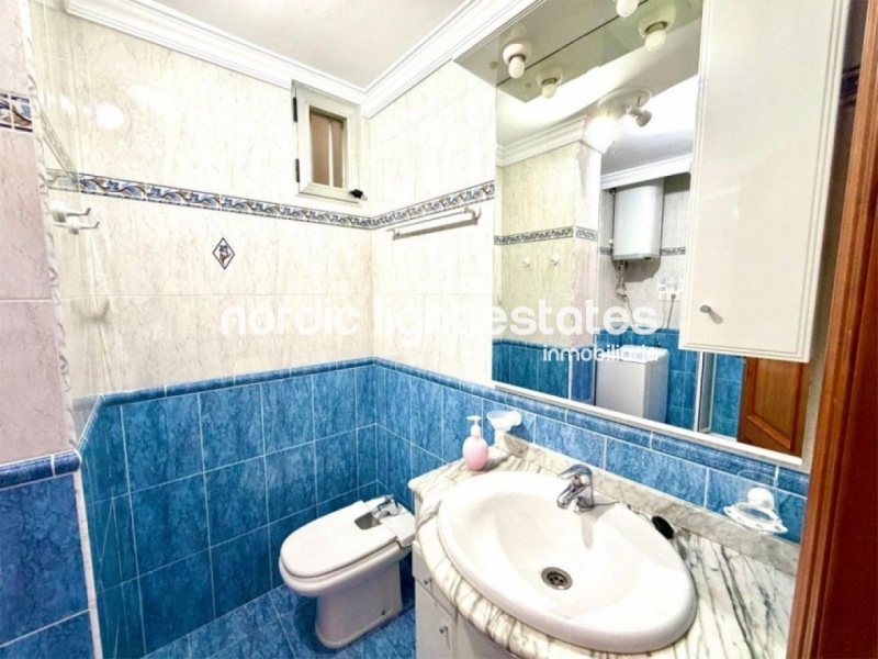 Beachfront apartment located on Paseo de Velilla