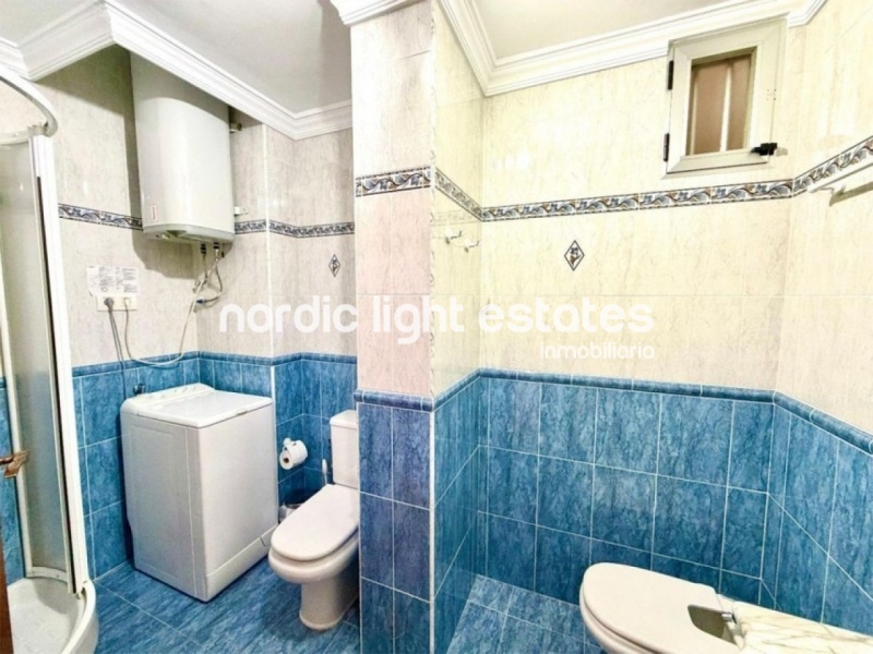 Beachfront apartment located on Paseo de Velilla