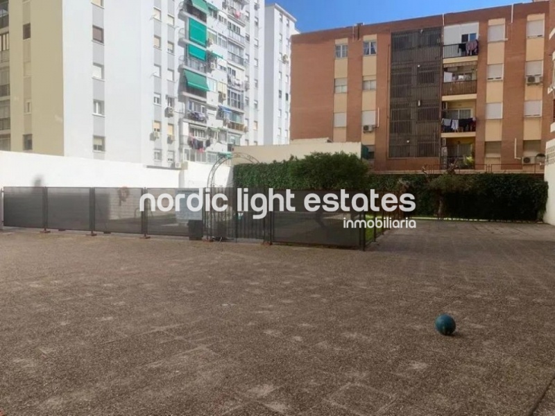 Flat in need of renovation. Poll, parking space, store room