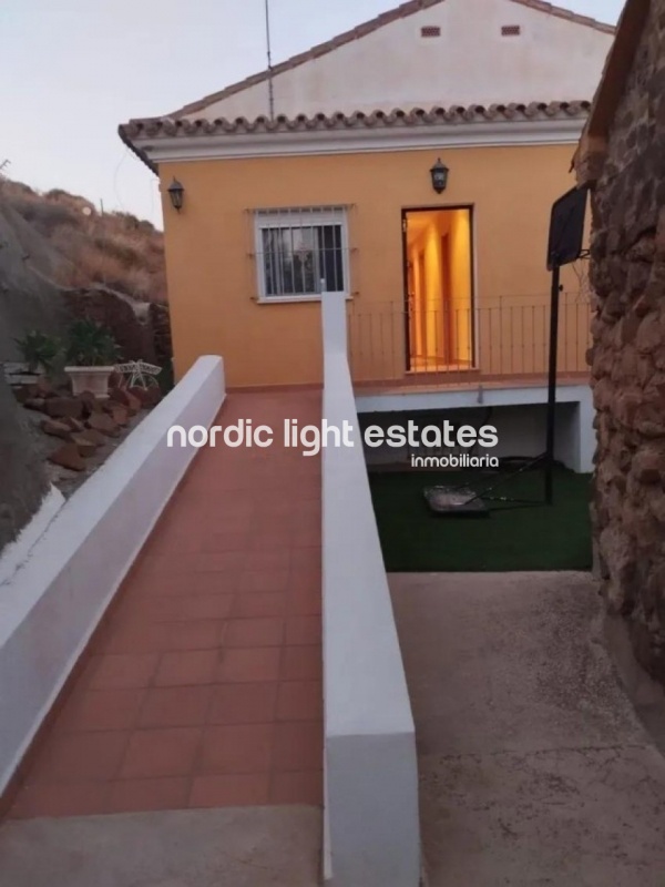 Spacious country house in Puerto de la Torre, 5 bedrooms