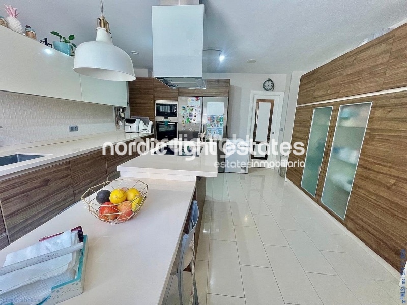 Elegant renovated beachfront townhouse