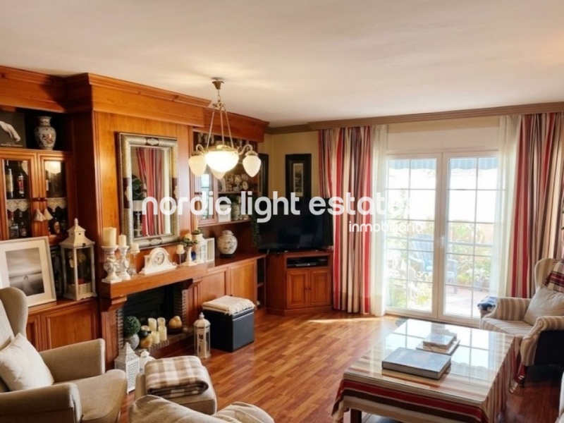 Excelente casa adosada con 2 plazas de parking y 2 trasteros