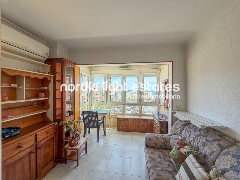 Spacious studio apartment with seaviews 