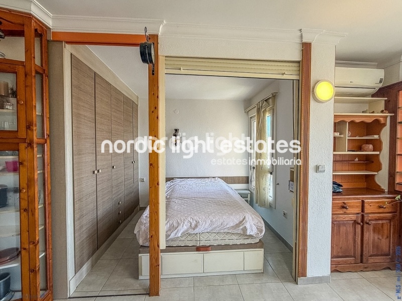 Spacious studio apartment with seaviews 
