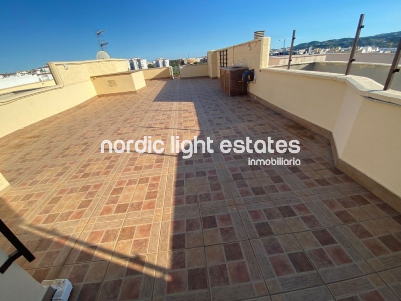 Spectacular penthouse with rooftop terrace of 169 sqm and parking space