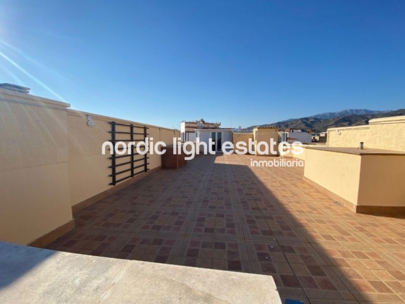 Spectacular penthouse with rooftop terrace of 169 sqm and parking space