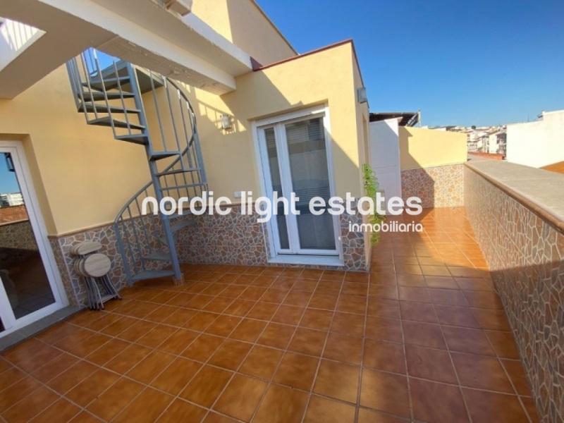 Spectacular penthouse with rooftop terrace of 169 sqm and parking space