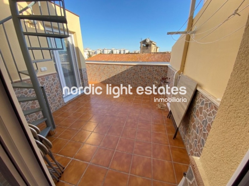 Spectacular penthouse with rooftop terrace of 169 sqm and parking space