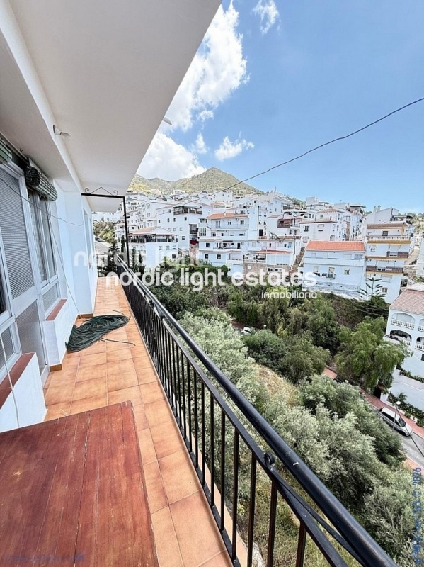 Detached villa and urban building with outstanding development potential