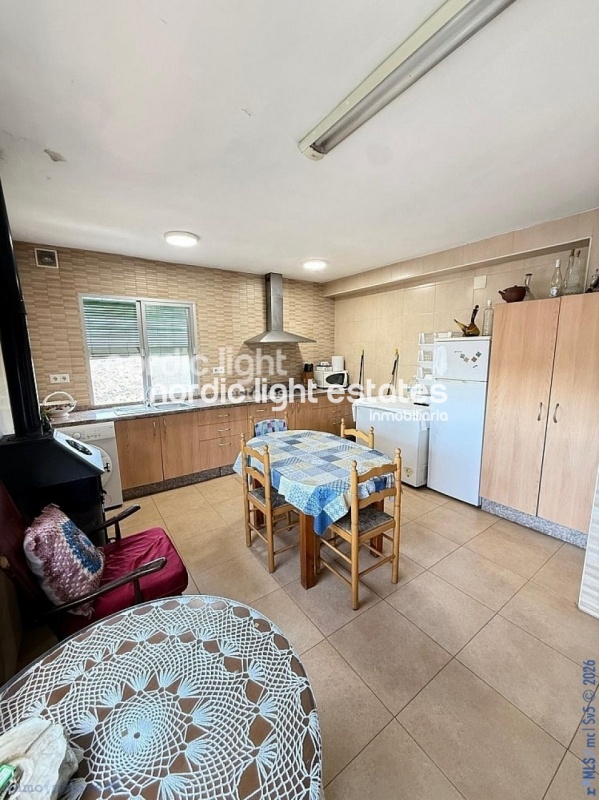 Detached villa and urban building with outstanding development potential