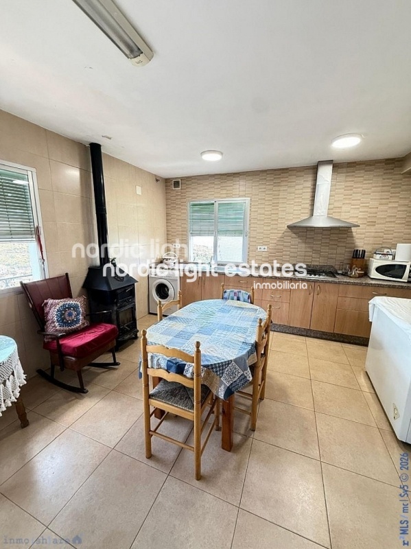 Detached villa and urban building with outstanding development potential