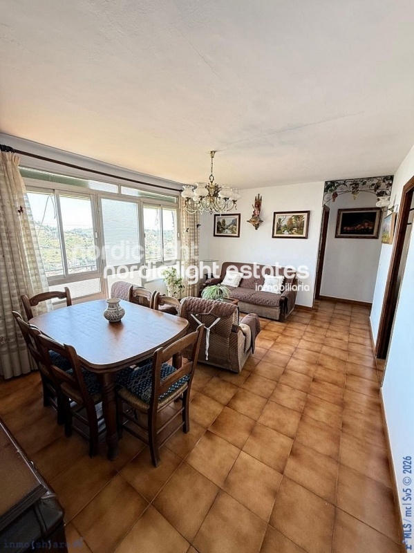Detached villa and urban building with outstanding development potential