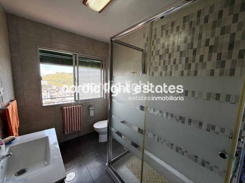 Detached villa and urban building with outstanding development potential