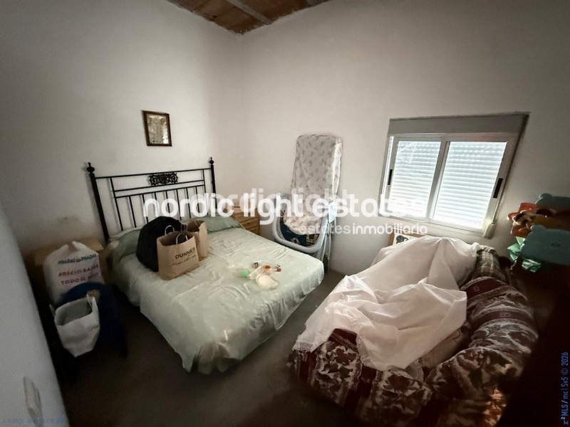 Detached villa and urban building with outstanding development potential