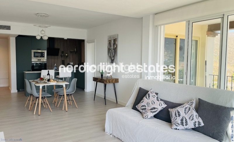 Elegant luxury apartment with panoramic sea views