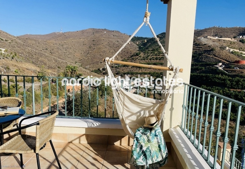 Elegant luxury apartment with panoramic sea views