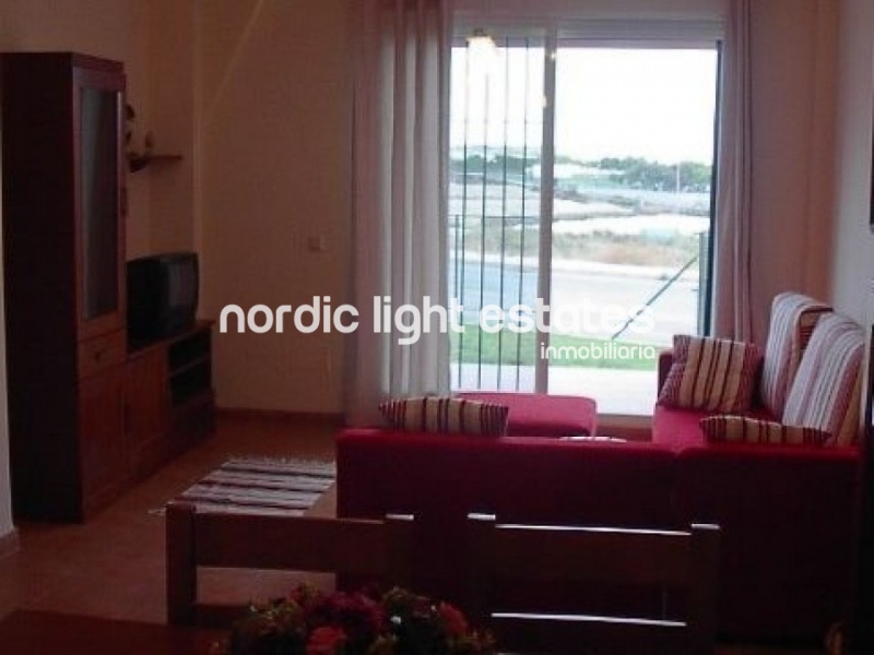 South-facing townhouse with paking space and spacious rooftop terrace with sea views