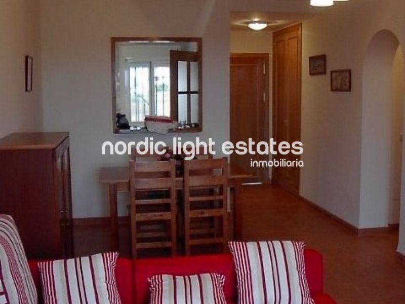 South-facing townhouse with paking space and spacious rooftop terrace with sea views