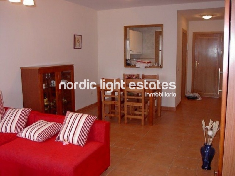 South-facing townhouse with paking space and spacious rooftop terrace with sea views