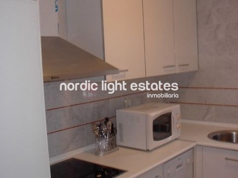 South-facing townhouse with paking space and spacious rooftop terrace with sea views