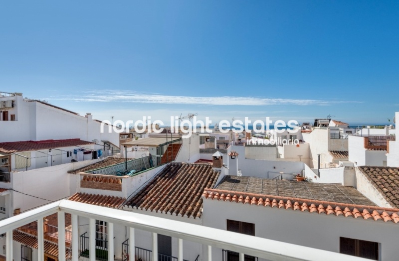 Elegant and modern apartment with sea views in the old town 