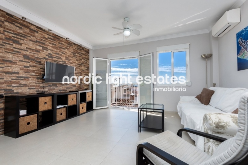 Elegant and modern apartment with sea views in the old town 