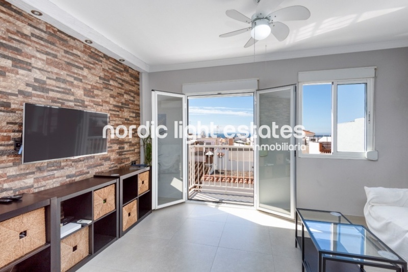 Elegant and modern apartment with sea views in the old town 