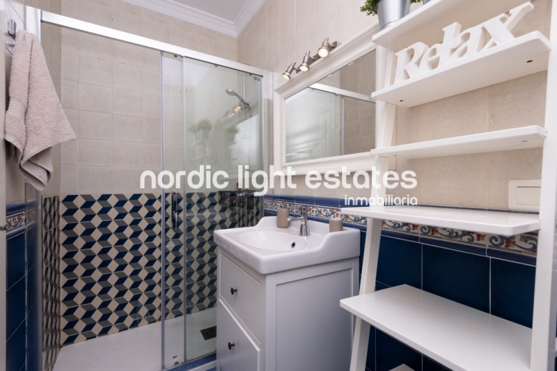 Elegant and modern apartment with sea views in the old town 