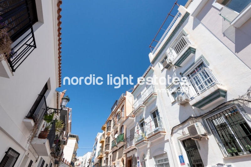 Elegant and modern apartment with sea views in the old town 