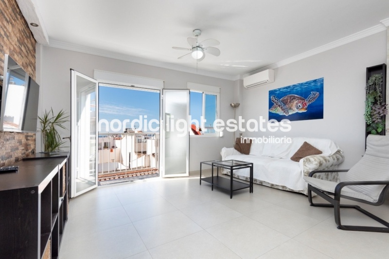 Elegant and modern apartment with sea views in the old town 